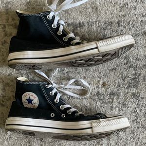 Chuck Taylor Converse. Mens, size 9.
